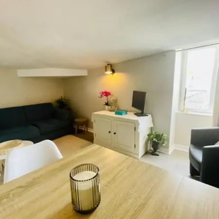 Air-conditioned Rooftop Flat In